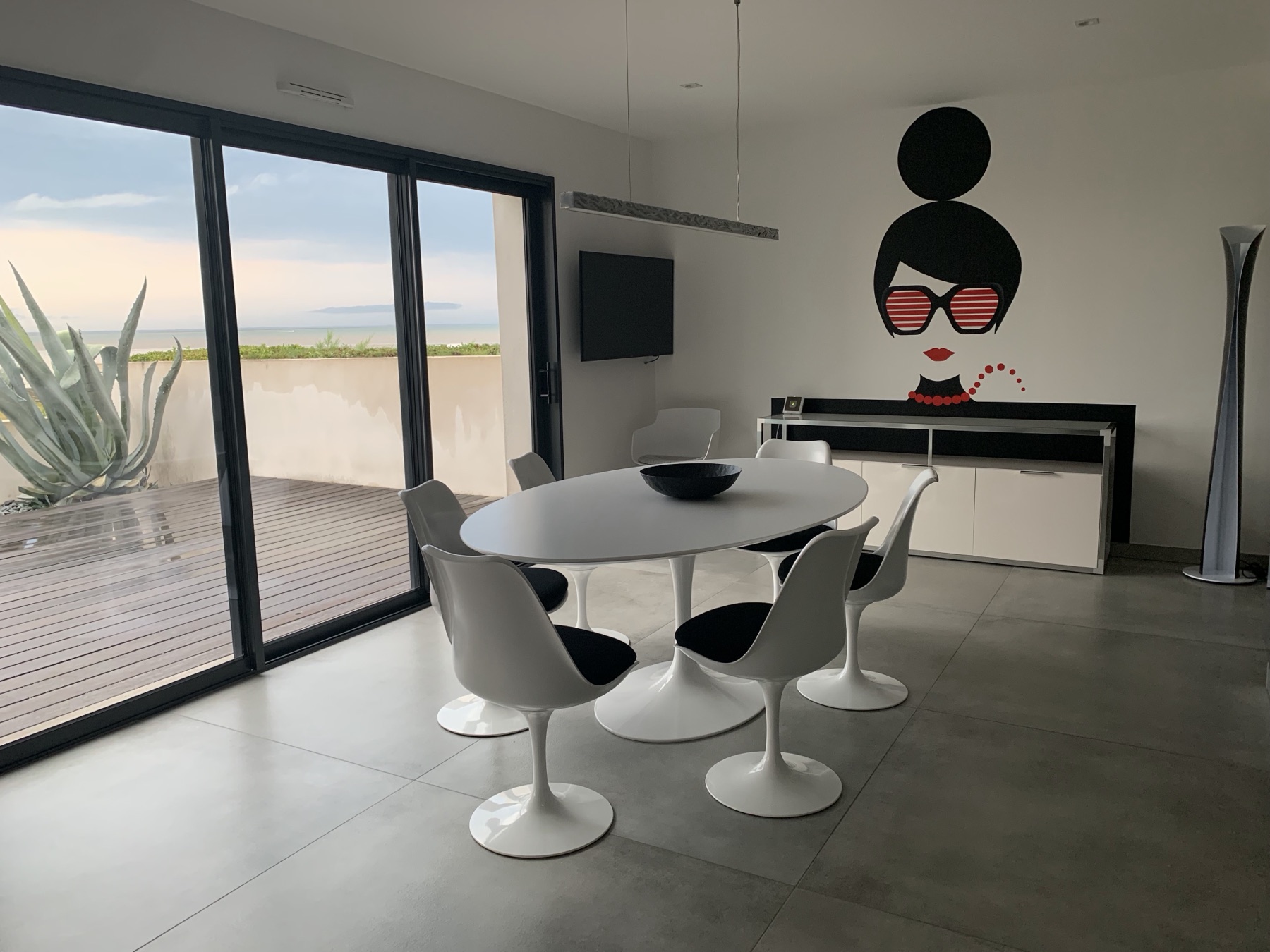 Décor mural artistique grand format peint sur mesure à Fouras