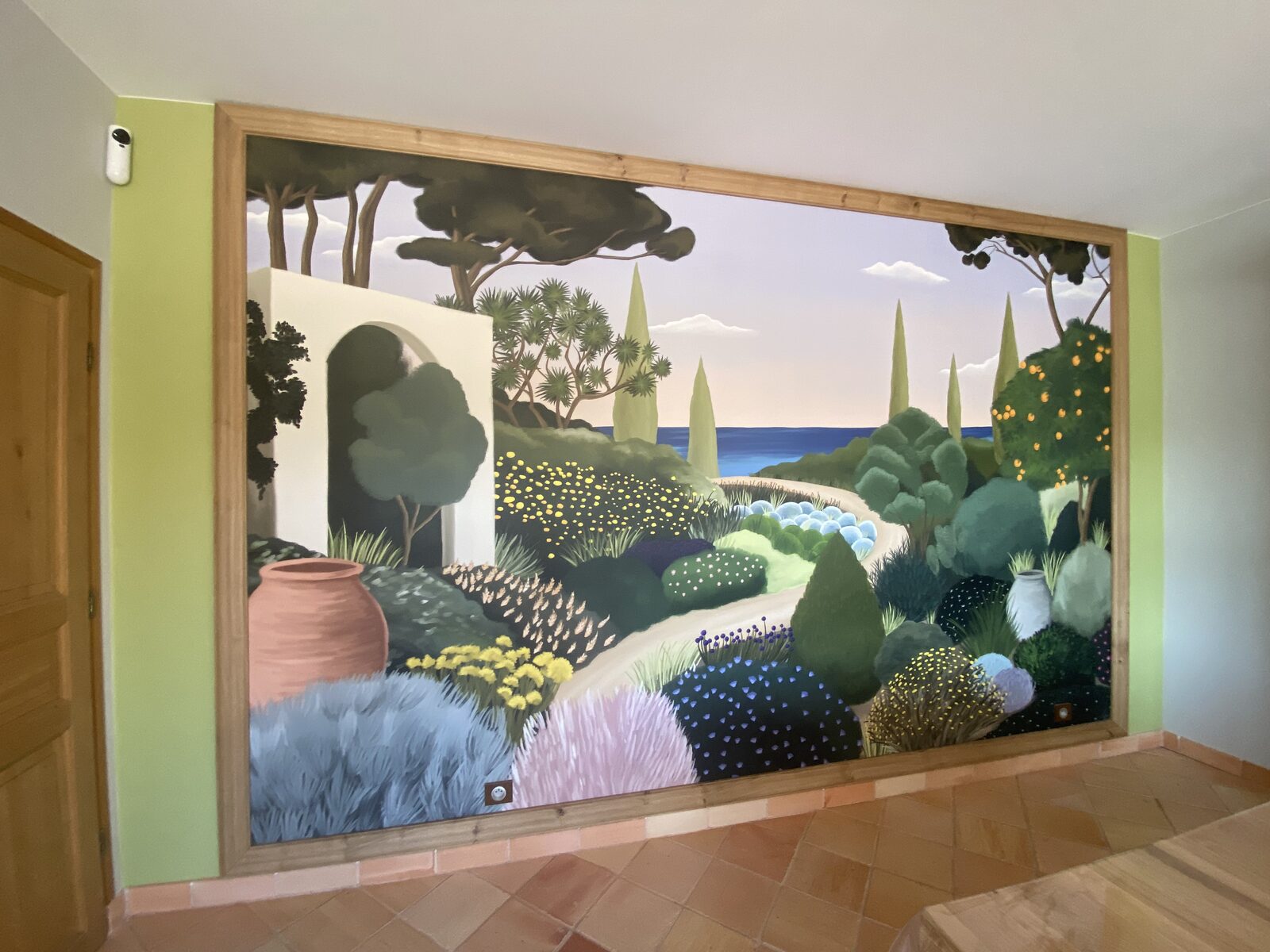 Fresque murale panoramique : jardin méditerranéen ouvrant sur la mer